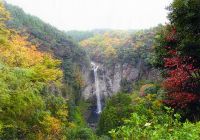 福貴野の滝紅葉を展望台から撮影2